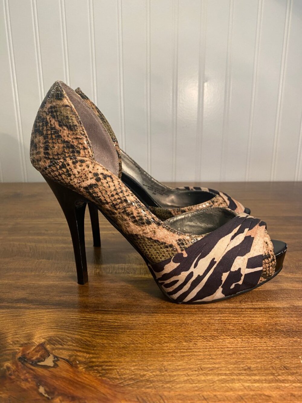 GUESS - Locklyn Snakeskin Animal Print Peep Toe Stiletto Heels - Size 6M
